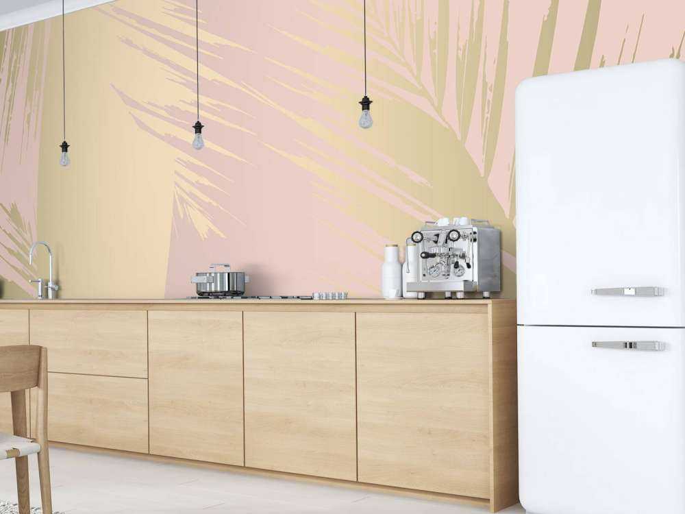 Gouden palmbladeren met een roze achtergrond