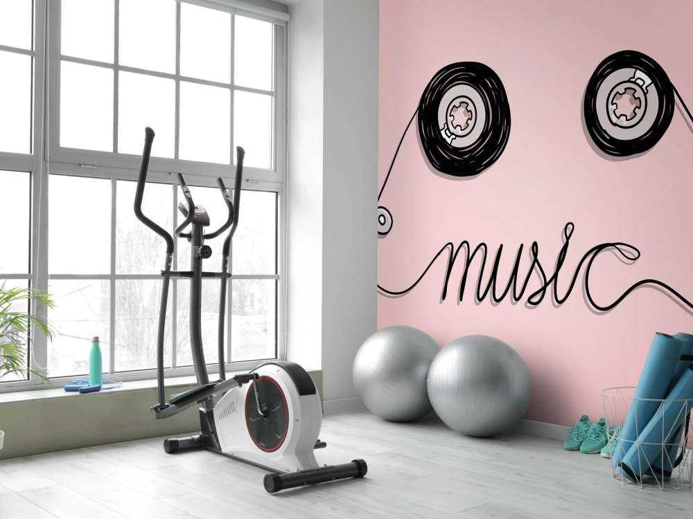 Cassettebandje met een roze achtergrond