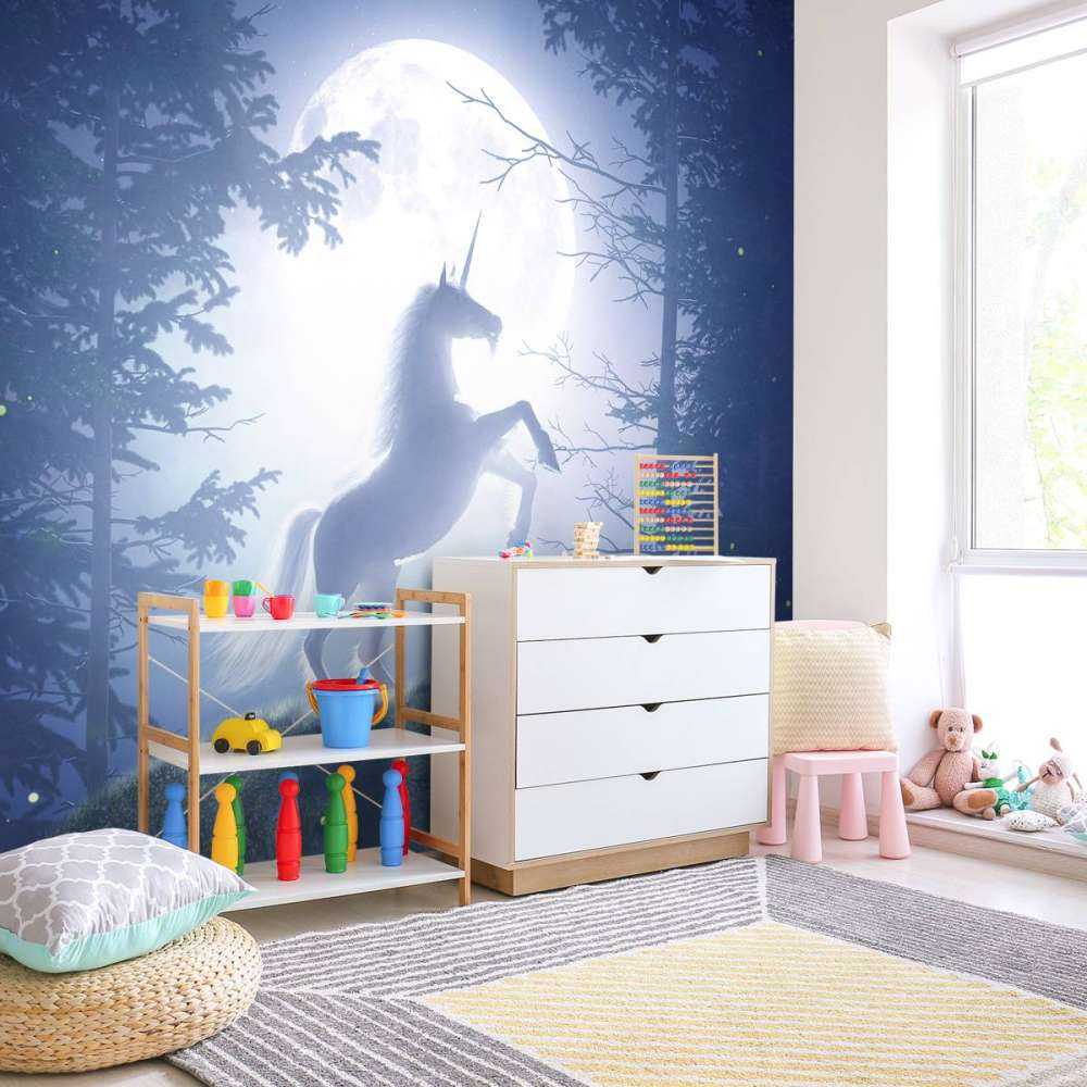 Unicorn bij volle maan