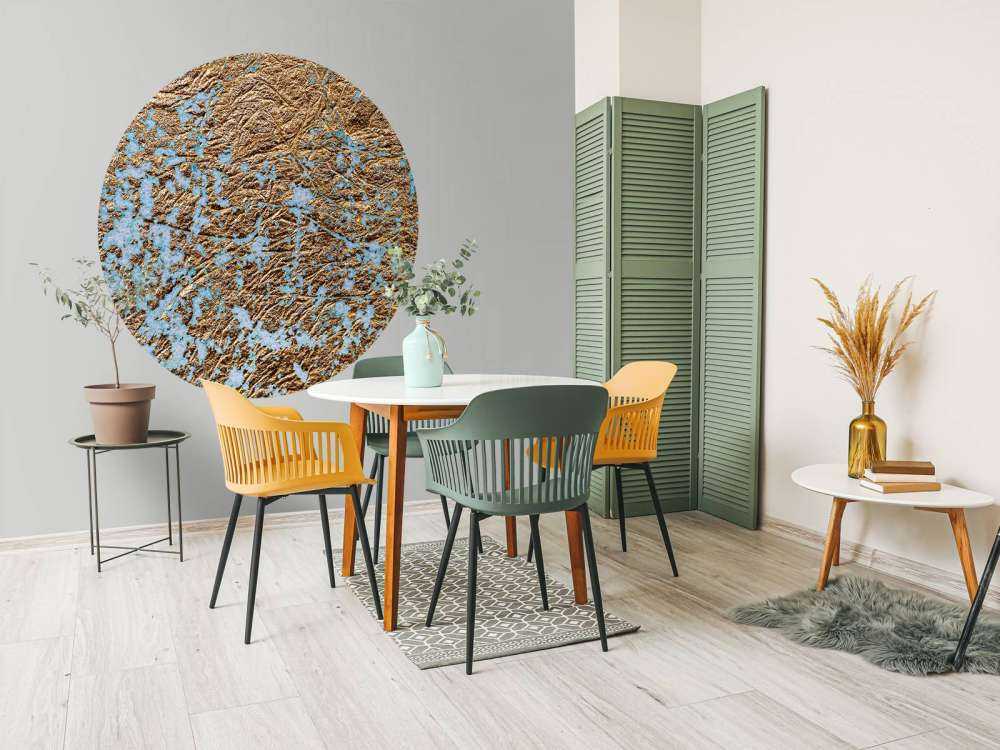 Slordige blauwe muur met goud