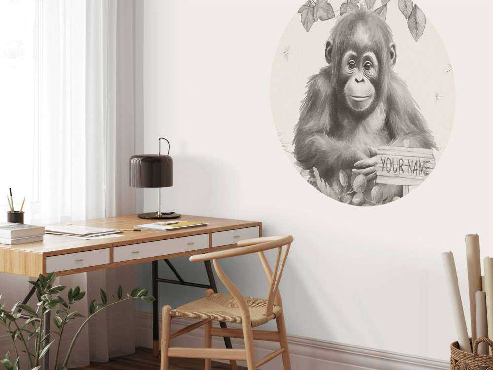 Jonge orang-oetan in de jungle beige