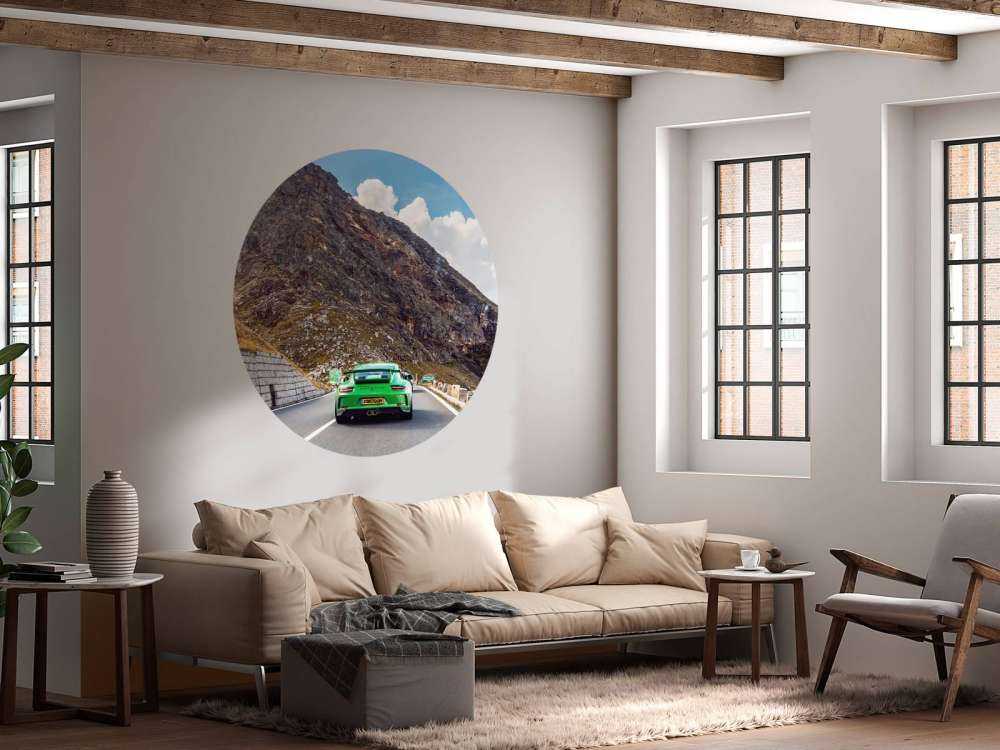 Bergpas met sportauto