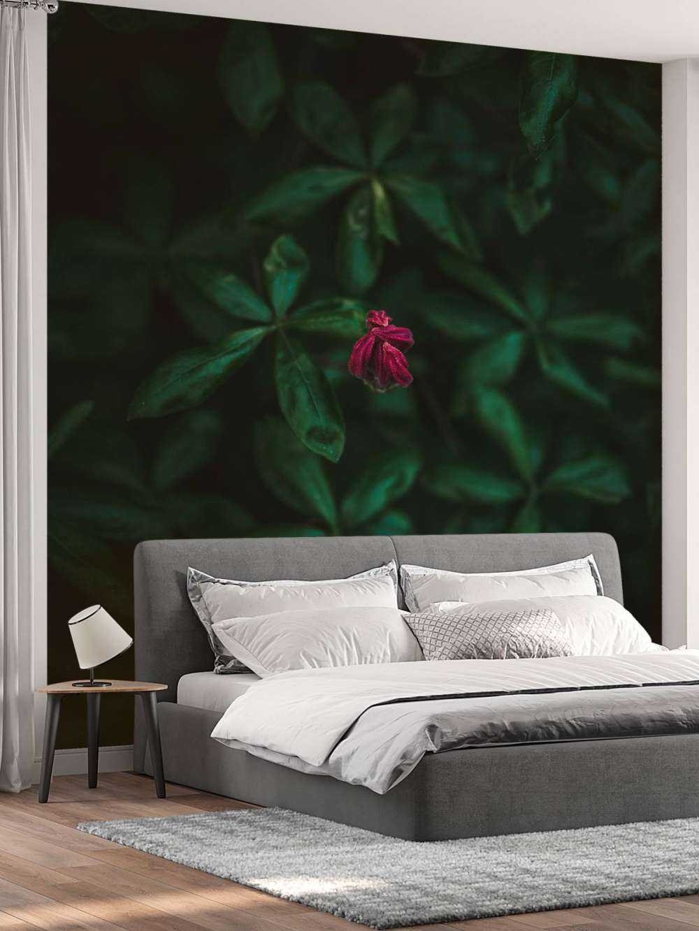 Verborgen Bloem tussen Bladeren