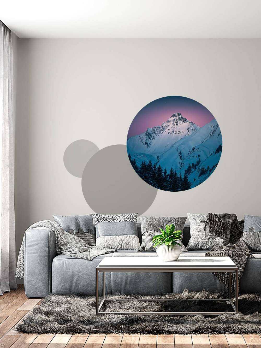 Besneeuwde bergtop bij sterrennacht