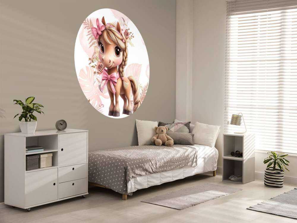 Elegante pony met roze strik