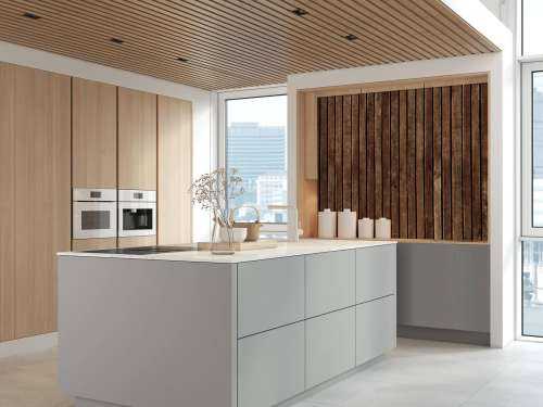 Donkere verticale houten planken