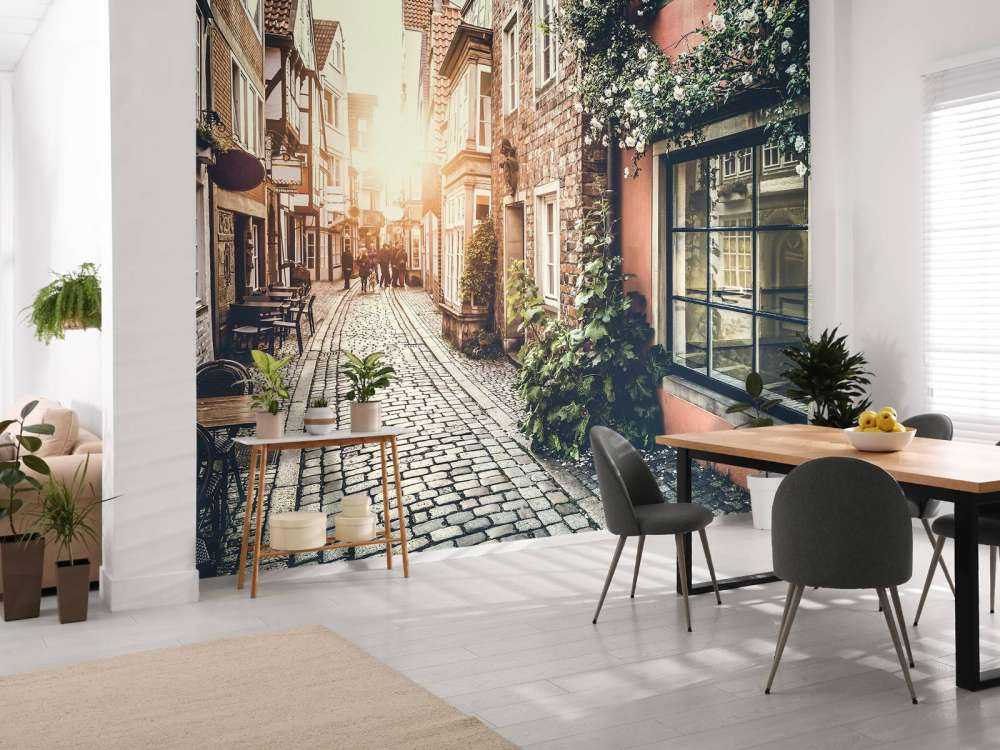 Zonsondergang in een oud straatje