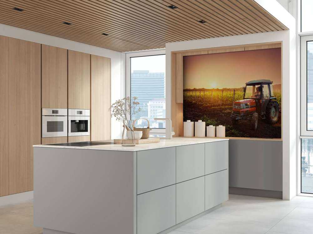 Tractor bij zonsondergang