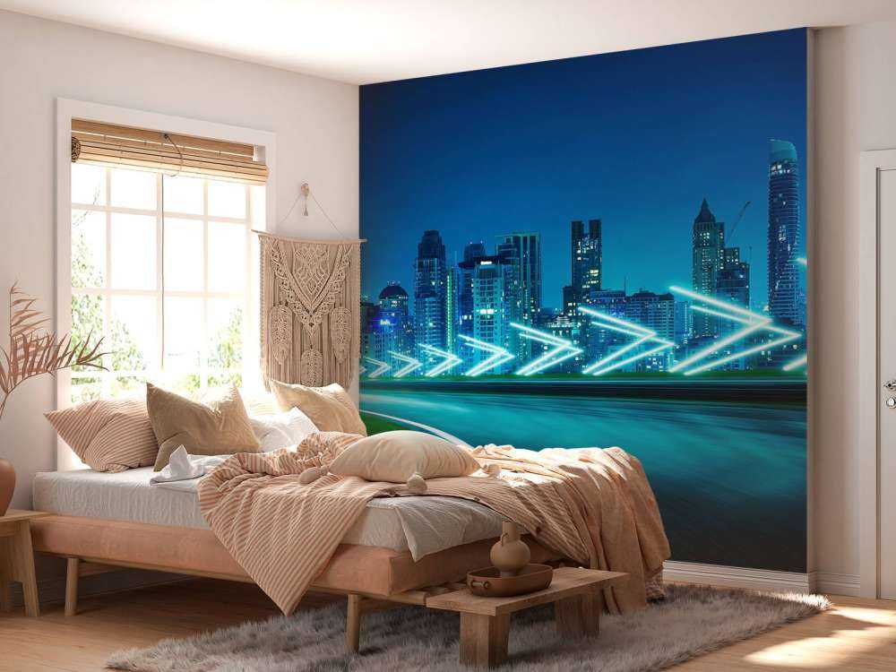 Futuristische snelweg langs een grote stad