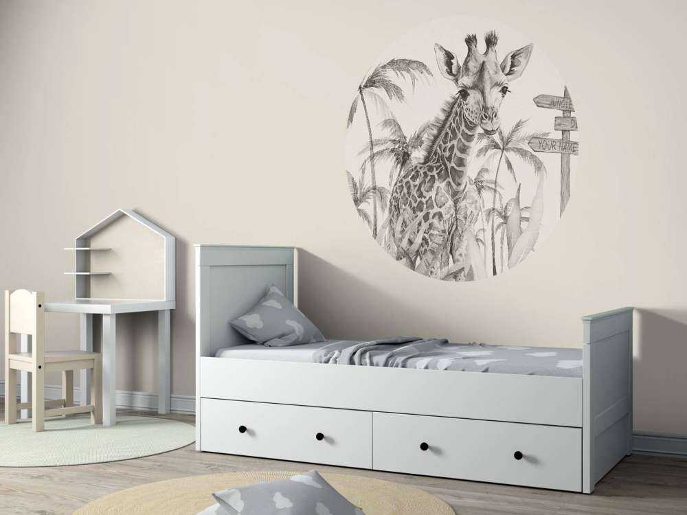 Baby giraffe in de jungle beige