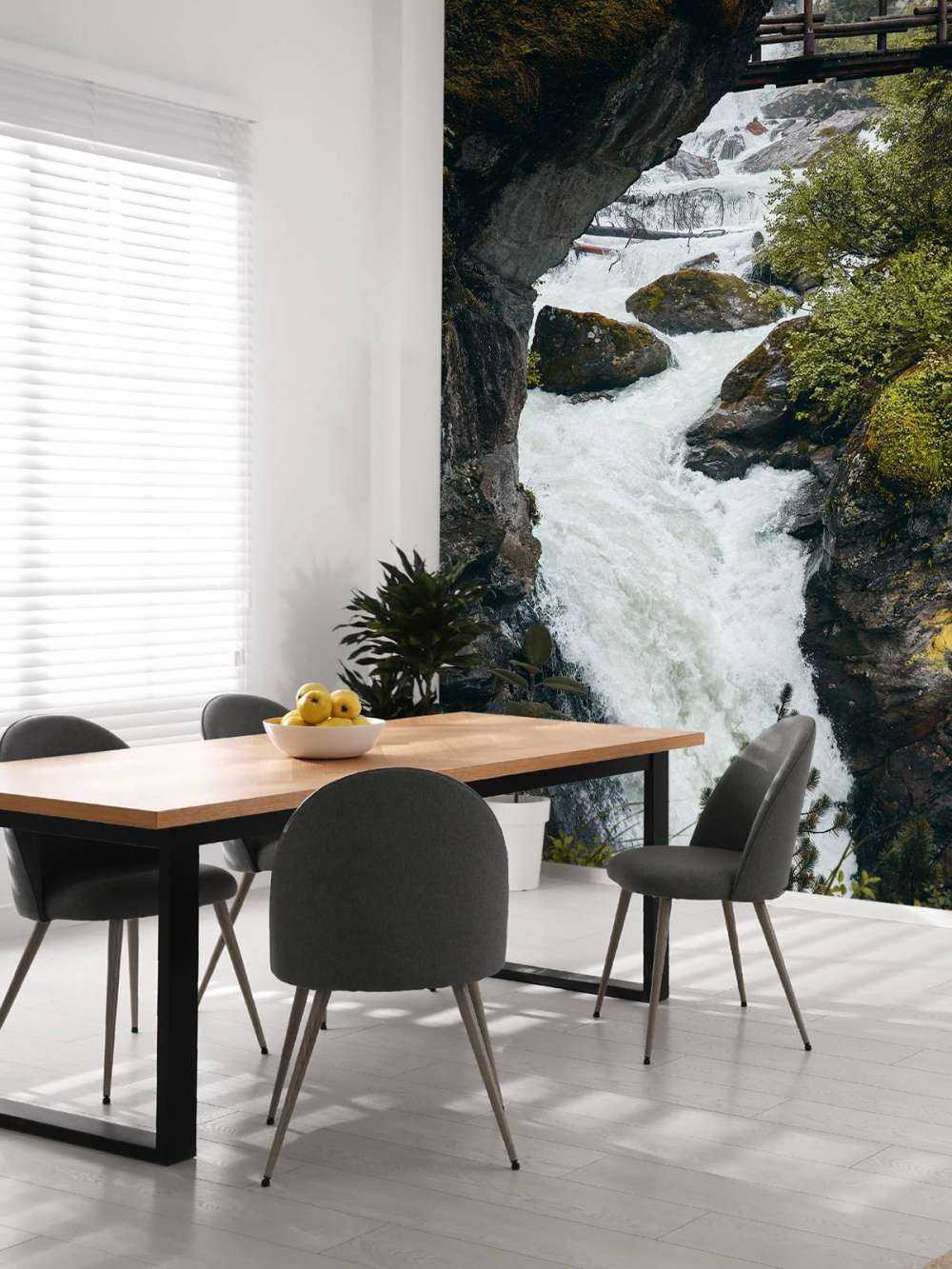 Brug bij een waterval