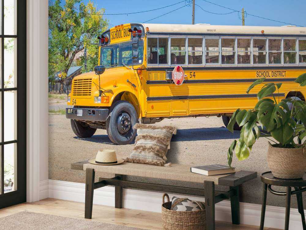 Traditionele gele schoolbus op een parkeerterrein