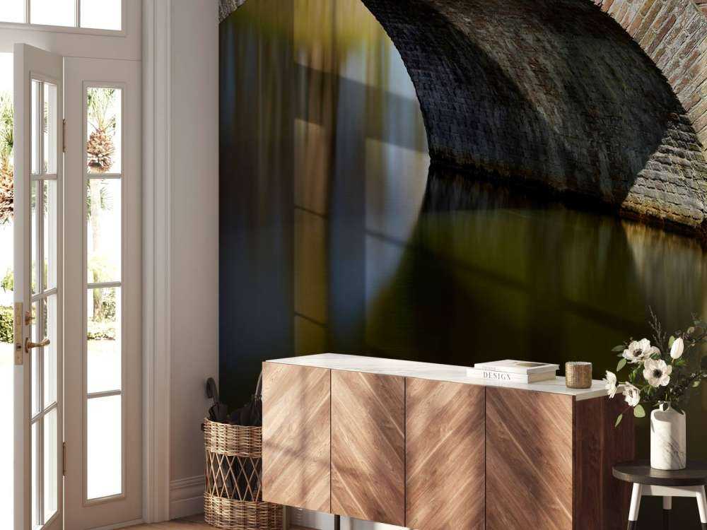 Oude boogbrug naar kasteel