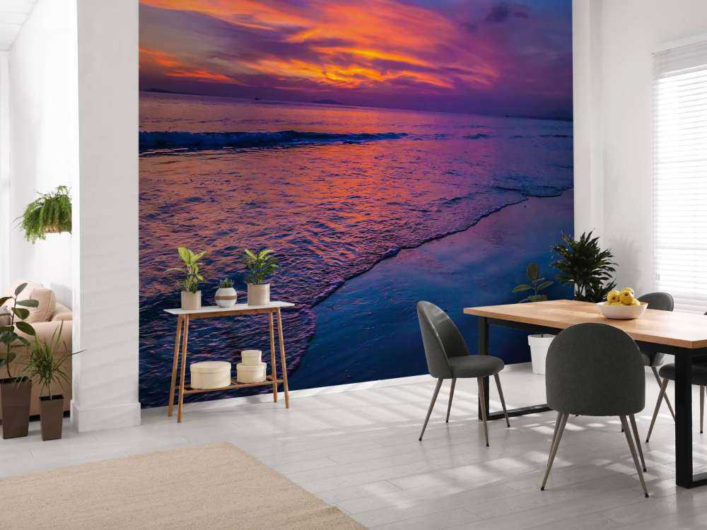 Paarse zonsondergang op het strand