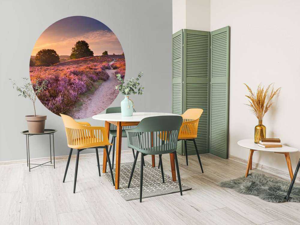 Pad met veel bloemen