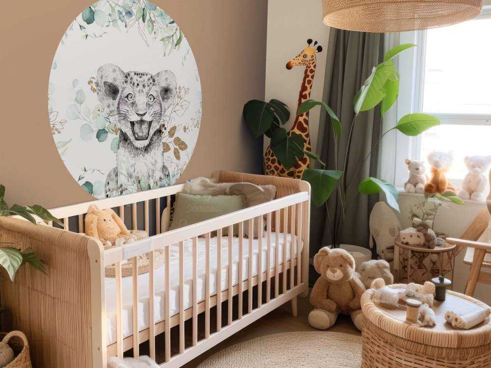 Babyleeuw met muntblaadjes