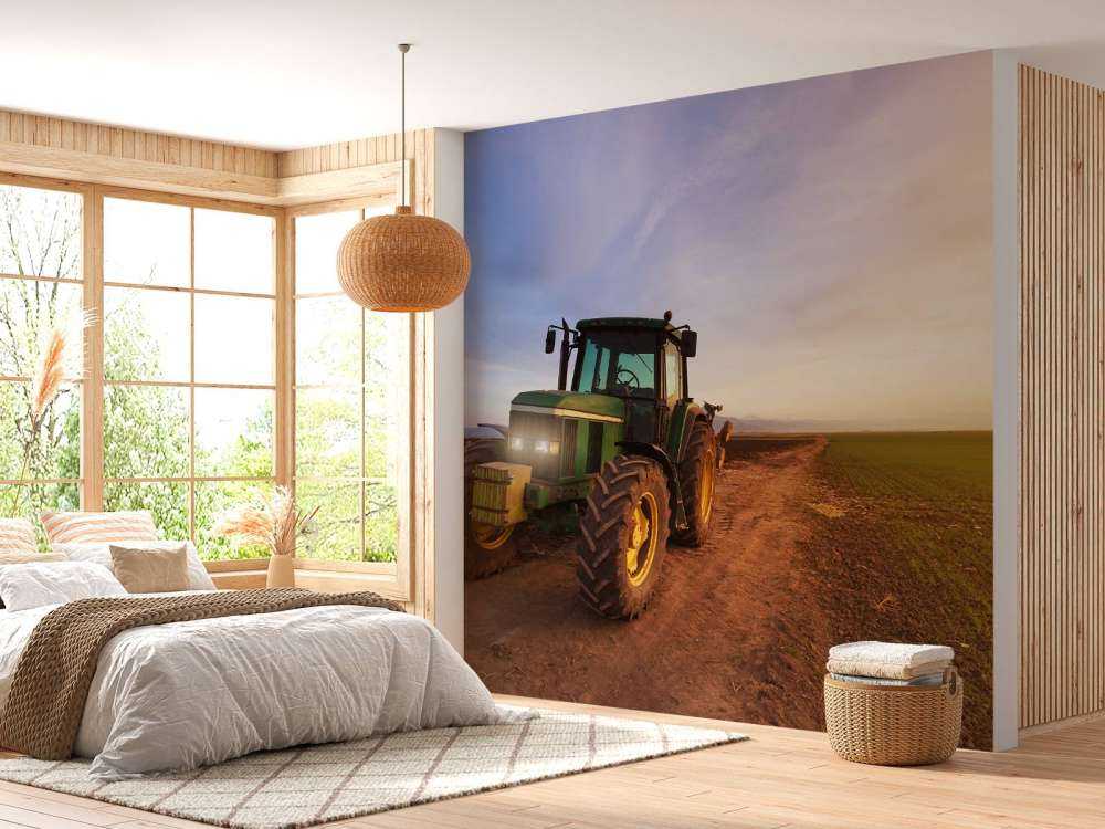 Tractor op een landweg