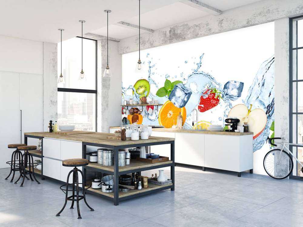 Verschillende fruitsoorten met water