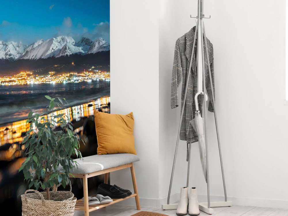 Nachtlicht aan besneeuwde kust