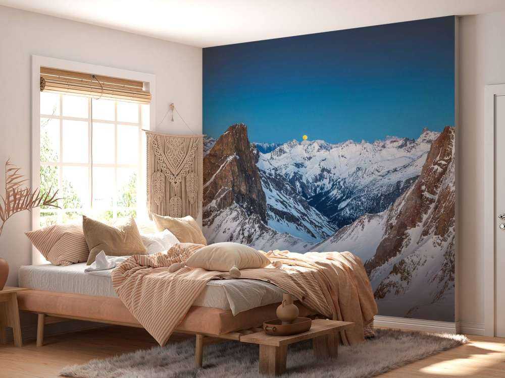 Maanlicht boven alpiene pieken