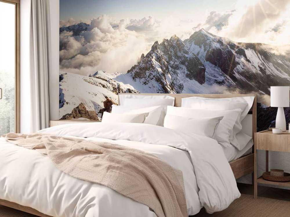 Zonlicht Over Besneeuwde Bergkam