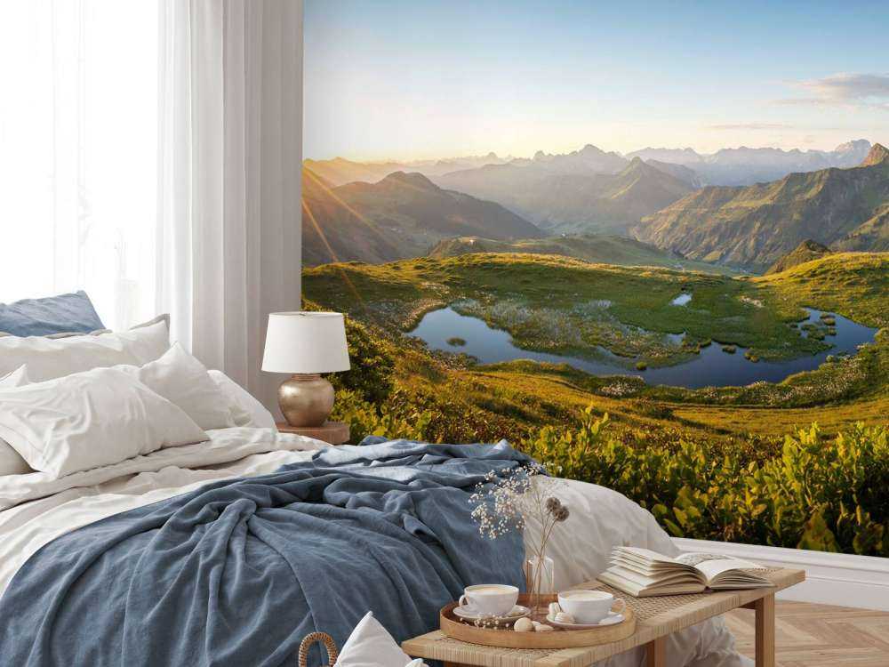 Zonlicht over bergvallei