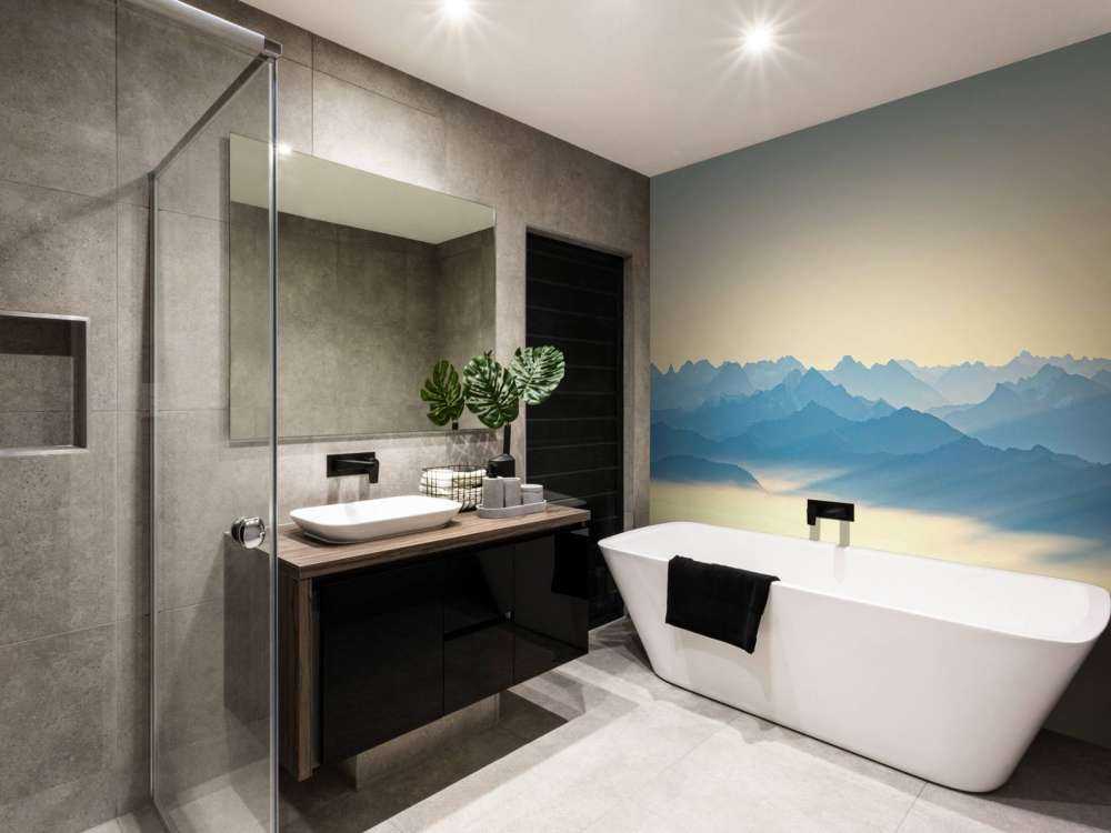 Blauwgrijze toppen in ochtendlicht