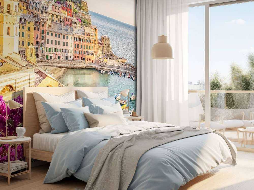 Zomerlicht over kleurrijke havenstad