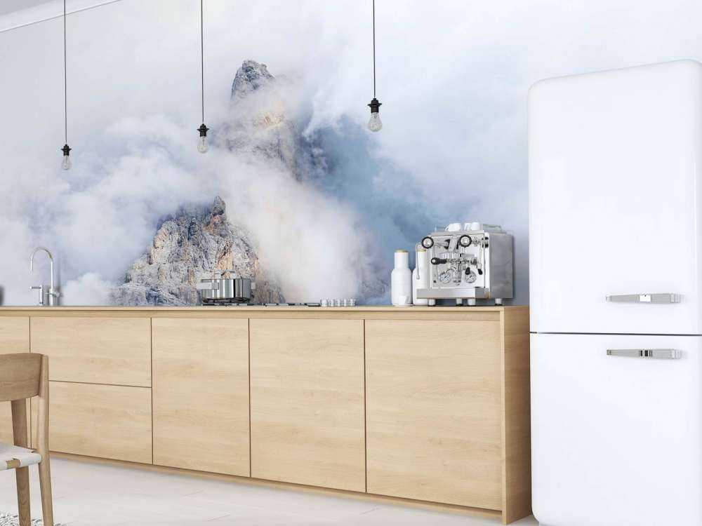 Verborgen Bergtoppen in de Mist