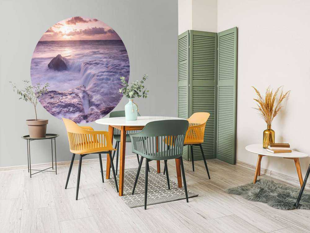 Wilde zee tijdens zonsondergang