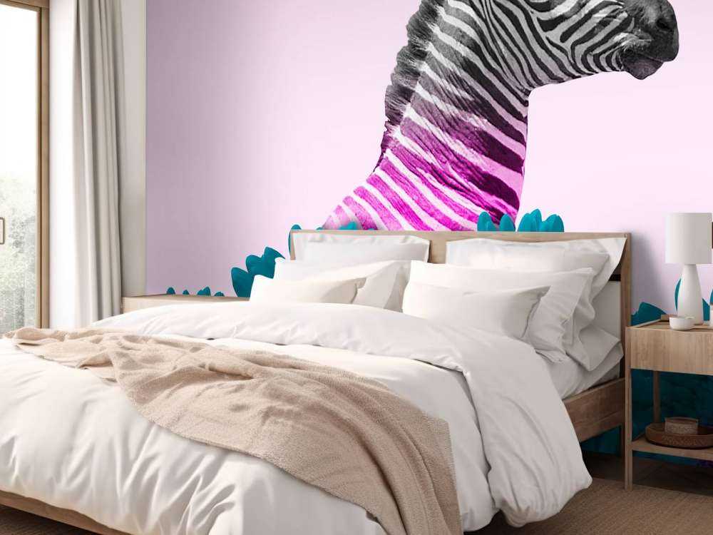 Kruising van een zebra en eenhoorn met blauw-paarse bloemen