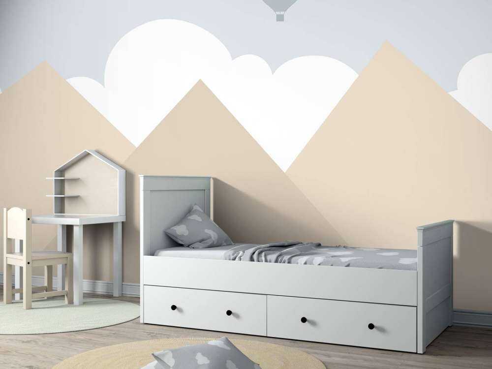 Hoge bergen met luchtballonnen